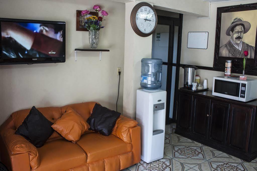 Oyo Hotel Bicentenario 탐피코 외부 사진